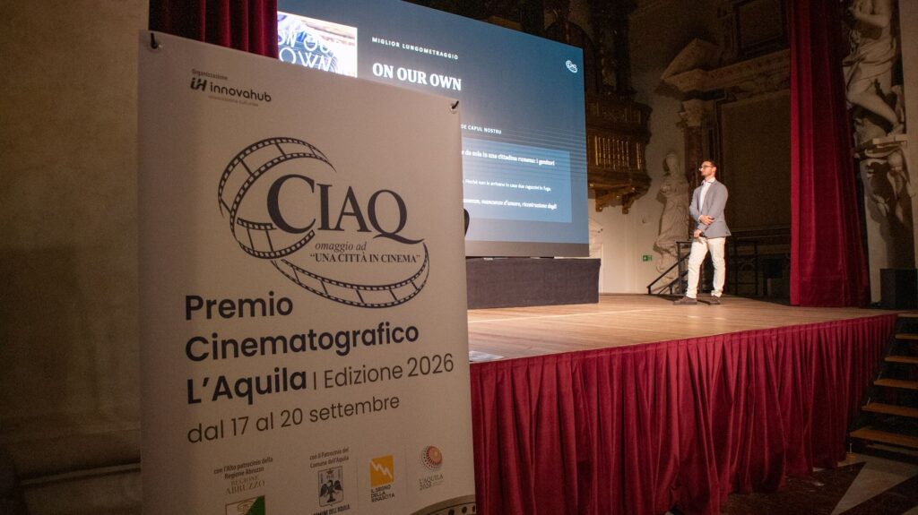 Premiación de On Our Own, mejor largometraje