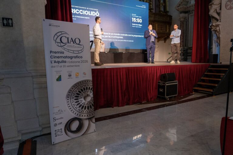 El escenario del Teatro San Filippo durante las proyecciones