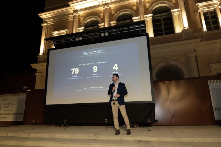Los números del festival en la pantalla de la Piazza del Teatro